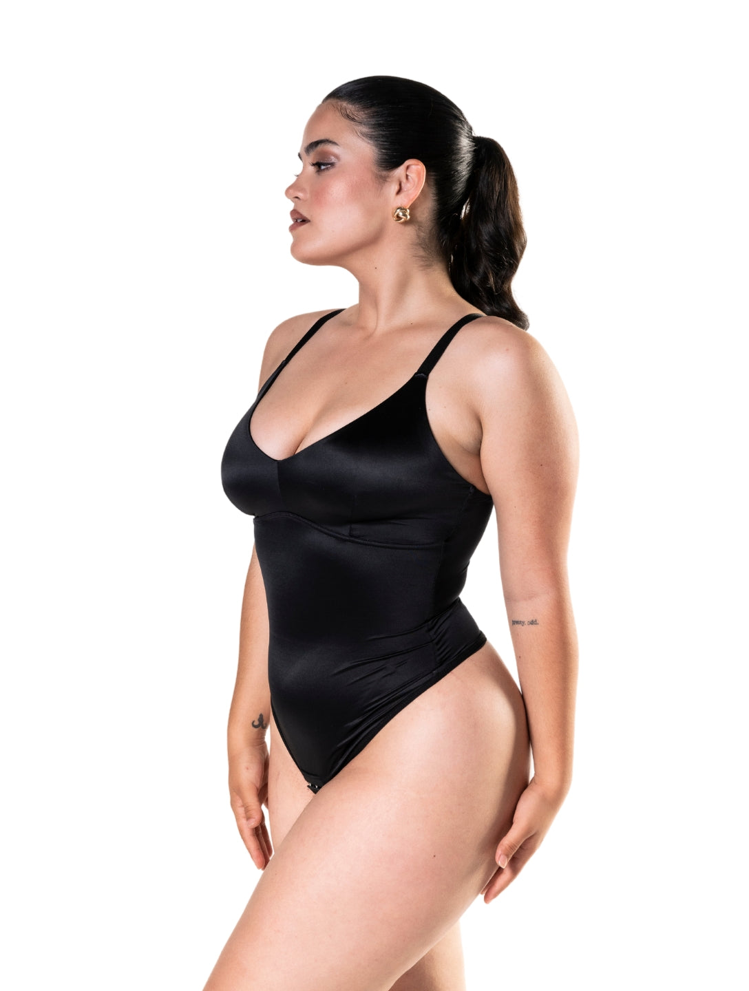 Figurbetonter Tanga-Body aus Satin